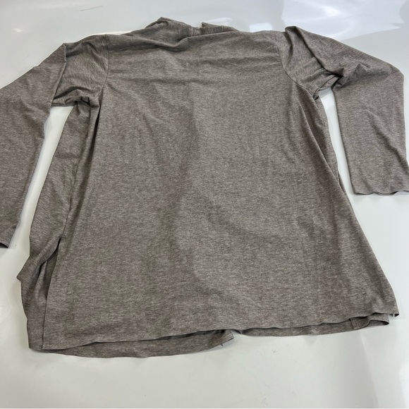 Uniqlo women’s gray shirt M m155-1 - Picture 2 of 4